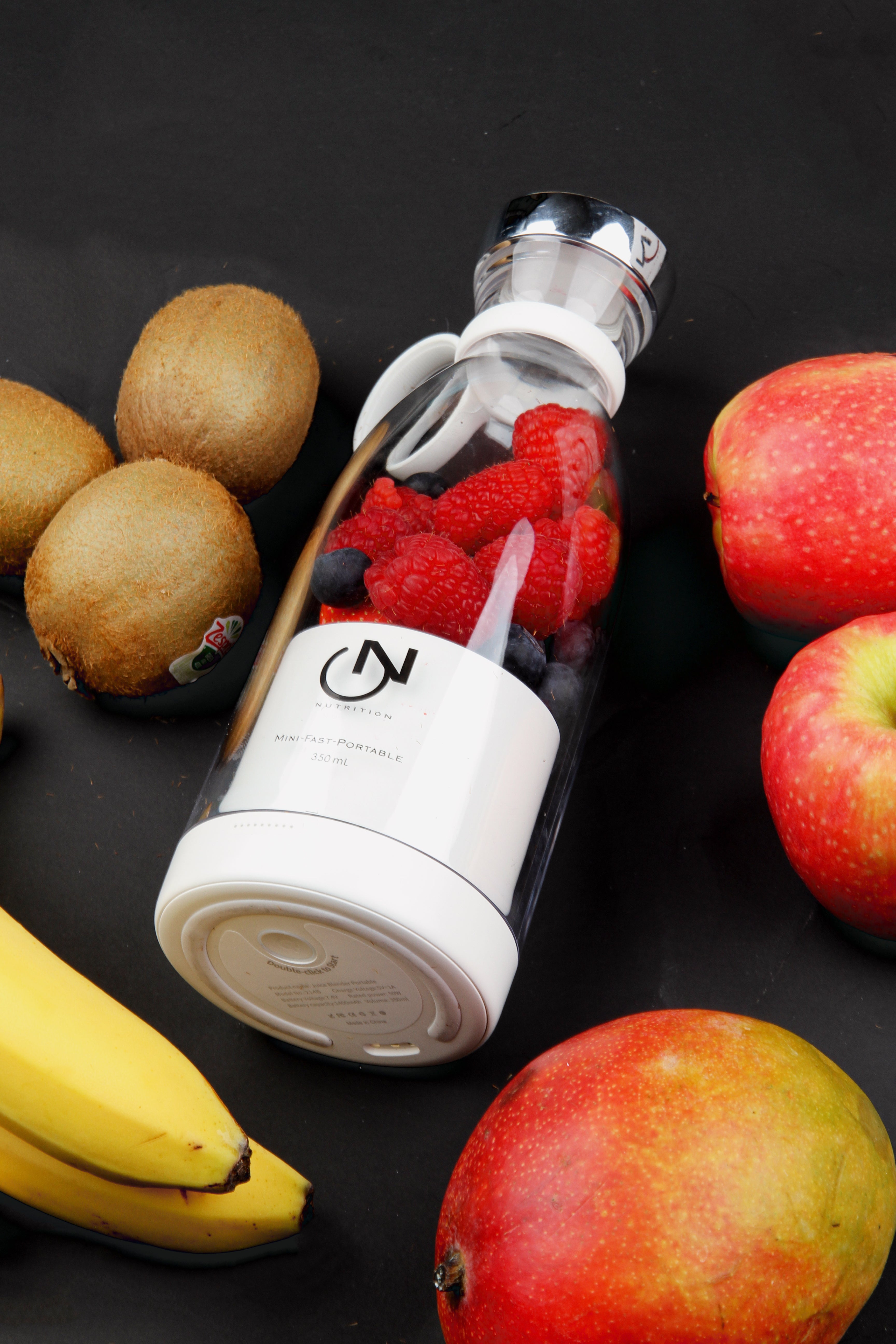 The Goody Foody | Draagbare elektrische Blender met appel kiwi en banaan en bosvruchten